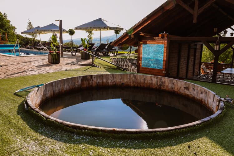 A sós víz jótékony hatásai – természetes feltöltődés Szovátán